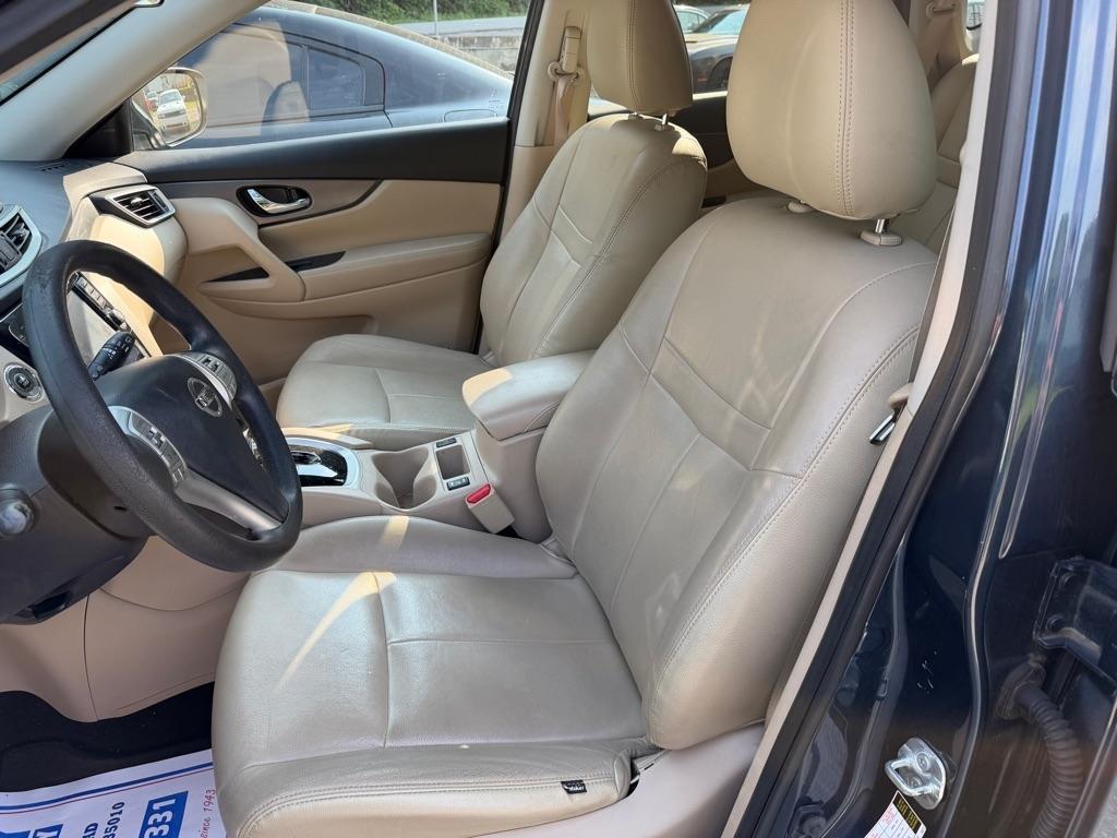 Nissan Rogue FWD 4dr SV 2016