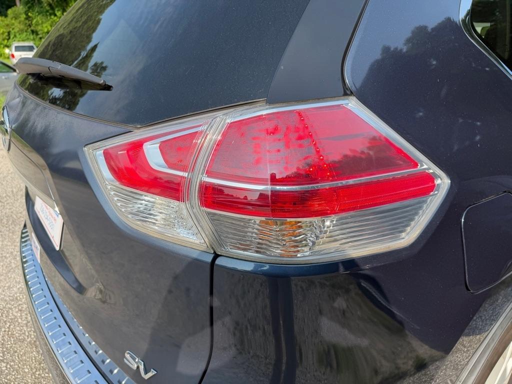 Nissan Rogue FWD 4dr SV 2016