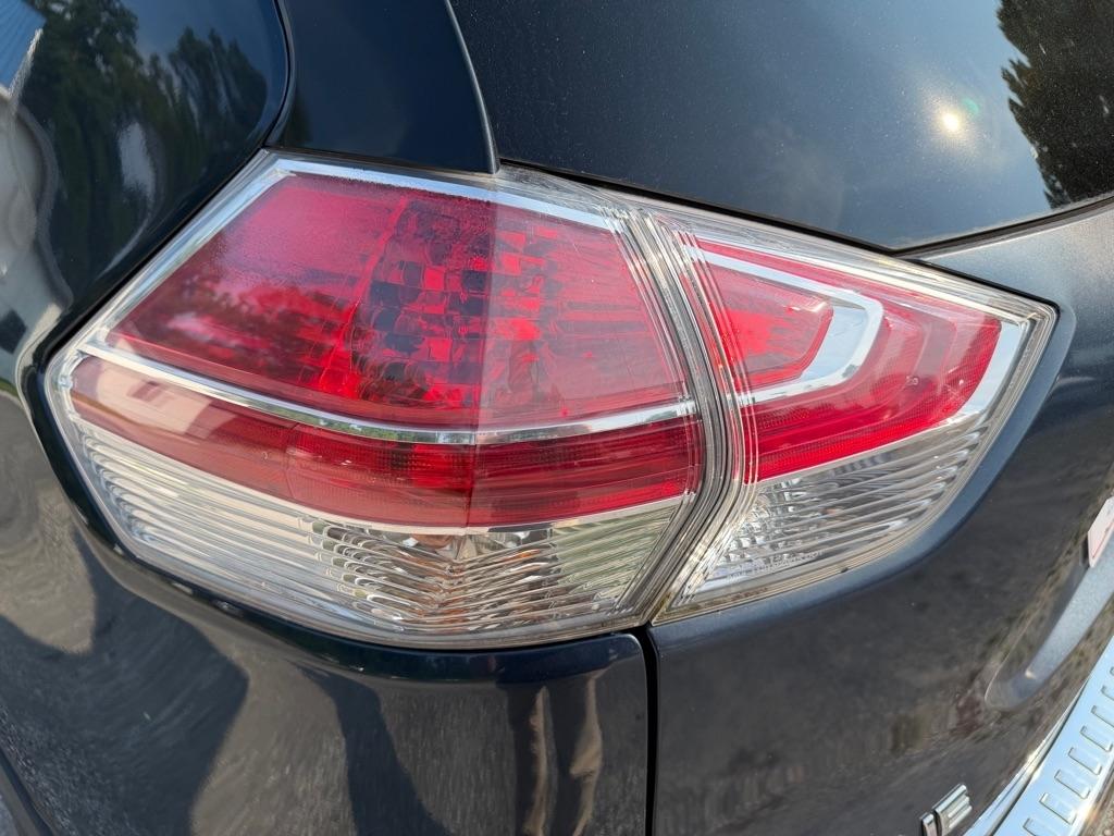 Nissan Rogue FWD 4dr SV 2016