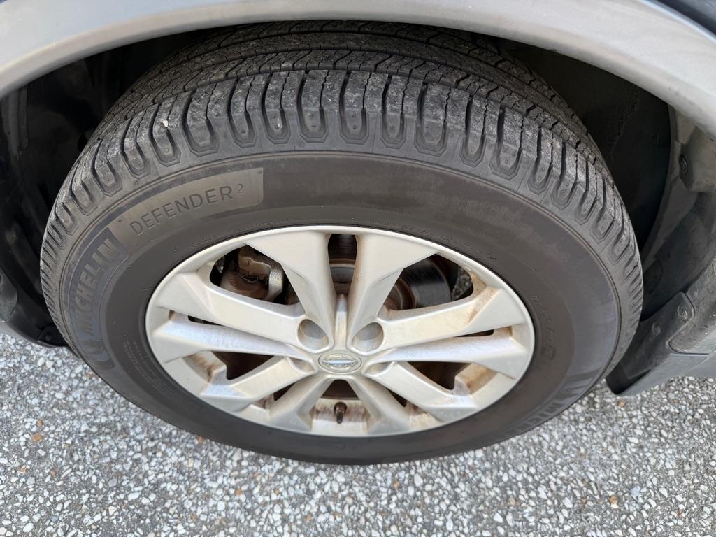 Nissan Rogue FWD 4dr SV 2016