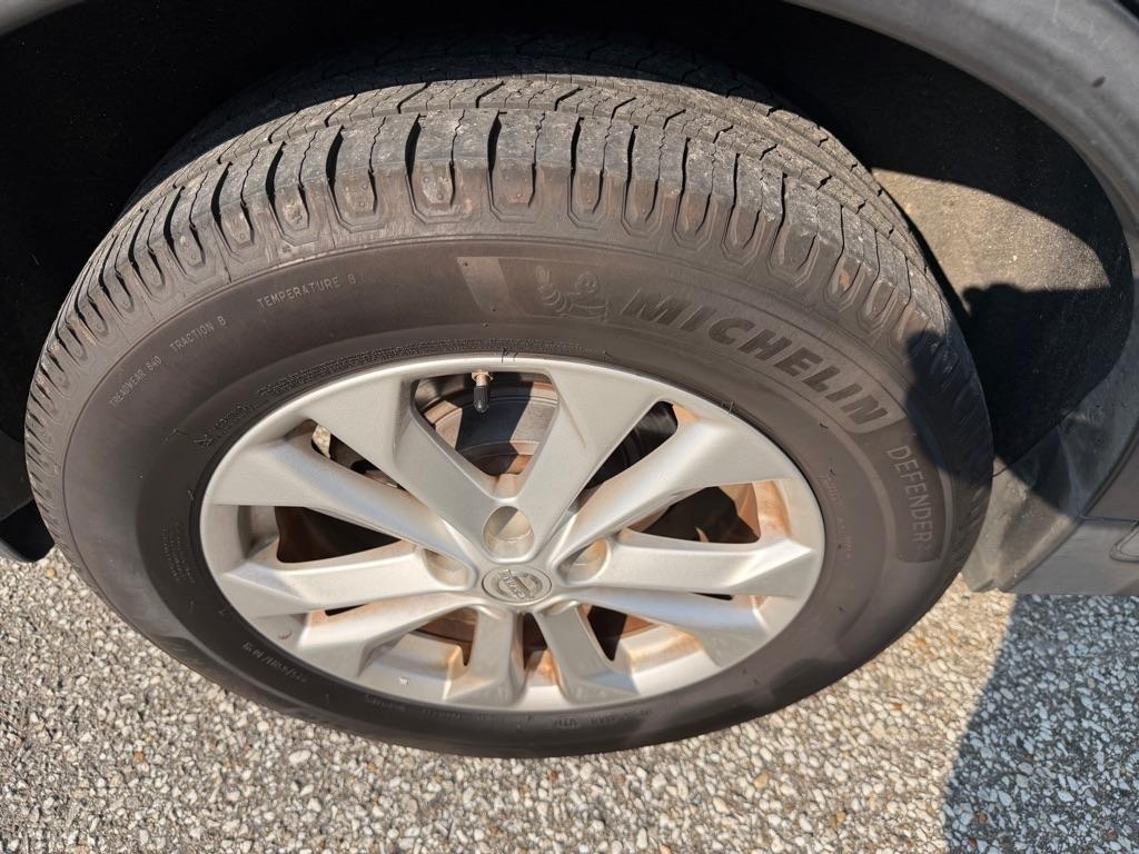 Nissan Rogue FWD 4dr SV 2016