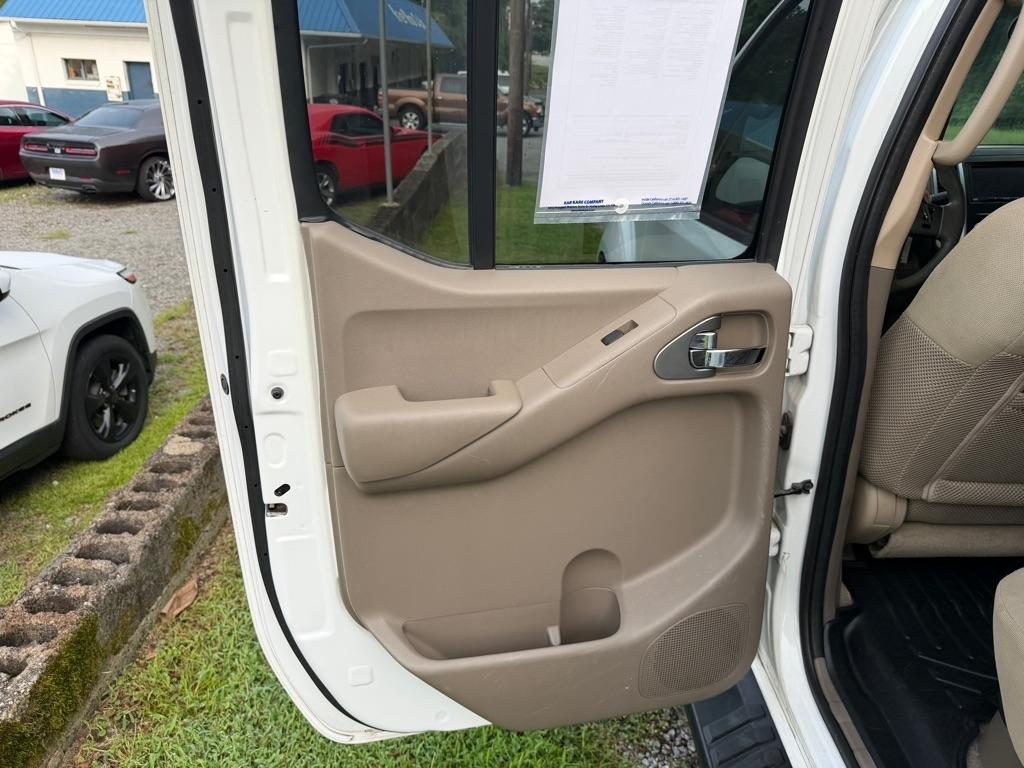 Nissan Frontier 4WD Crew Cab SWB Auto SV 2012