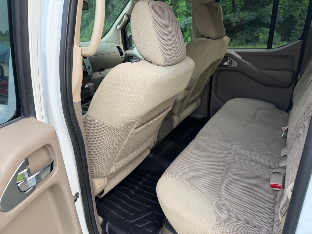 Nissan Frontier 4WD Crew Cab SWB Auto SV 2012