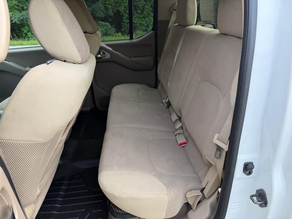 Nissan Frontier 4WD Crew Cab SWB Auto SV 2012
