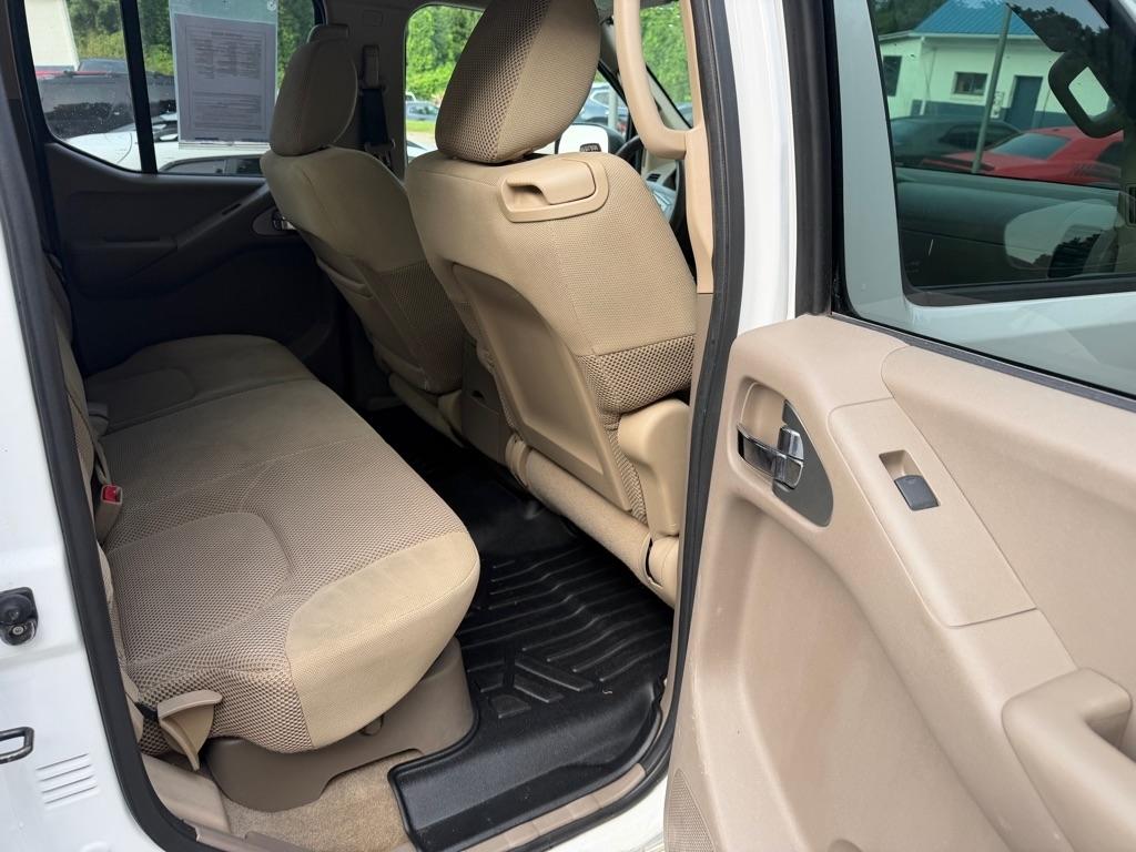 Nissan Frontier 4WD Crew Cab SWB Auto SV 2012