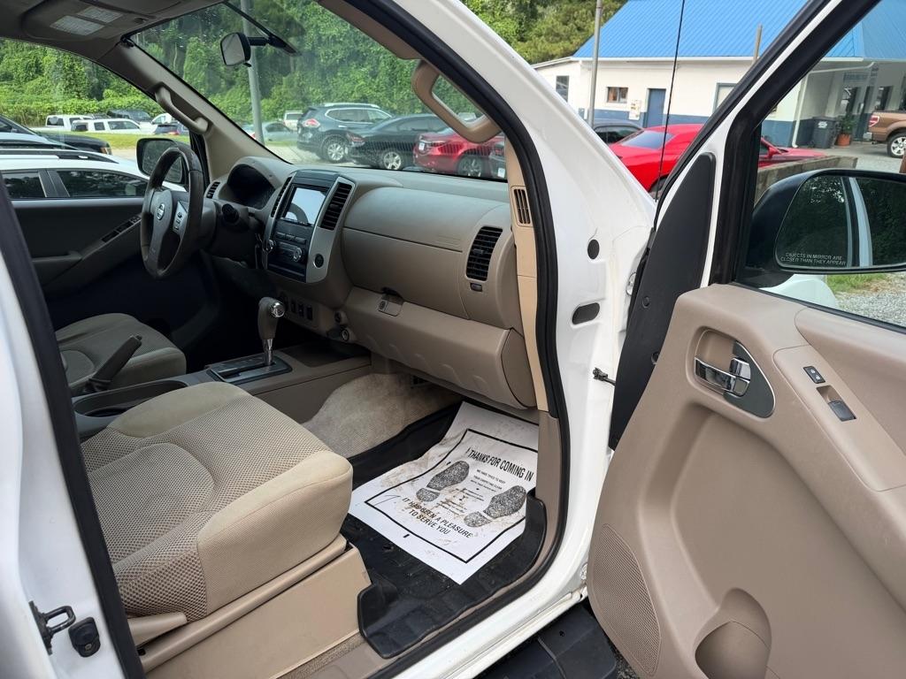 Nissan Frontier 4WD Crew Cab SWB Auto SV 2012