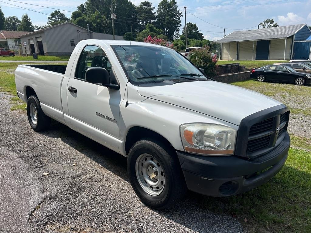 Dodge Ram 1500 2dr Reg Cab 140.5 ST 2006