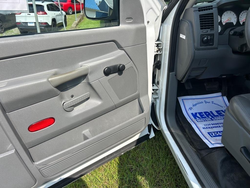 Dodge Ram 1500 2dr Reg Cab 140.5 ST 2006