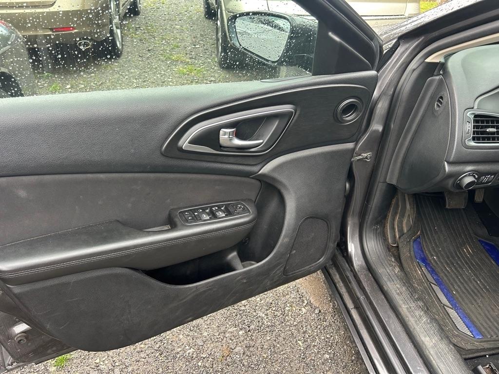 Chrysler 200 4dr Sdn Limited FWD 2015