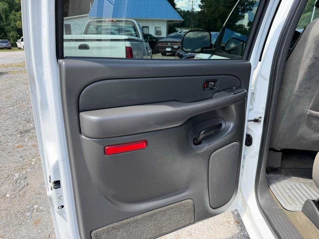 Chevrolet Silverado 2500HD Crew Cab 153" WB 4WD LS 2004