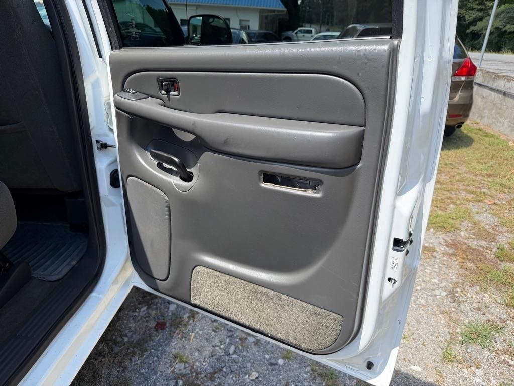 Chevrolet Silverado 2500HD Crew Cab 153" WB 4WD LS 2004