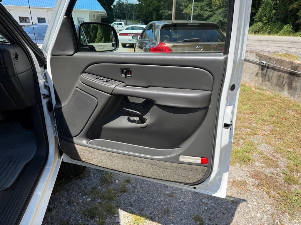 Chevrolet Silverado 2500HD Crew Cab 153" WB 4WD LS 2004