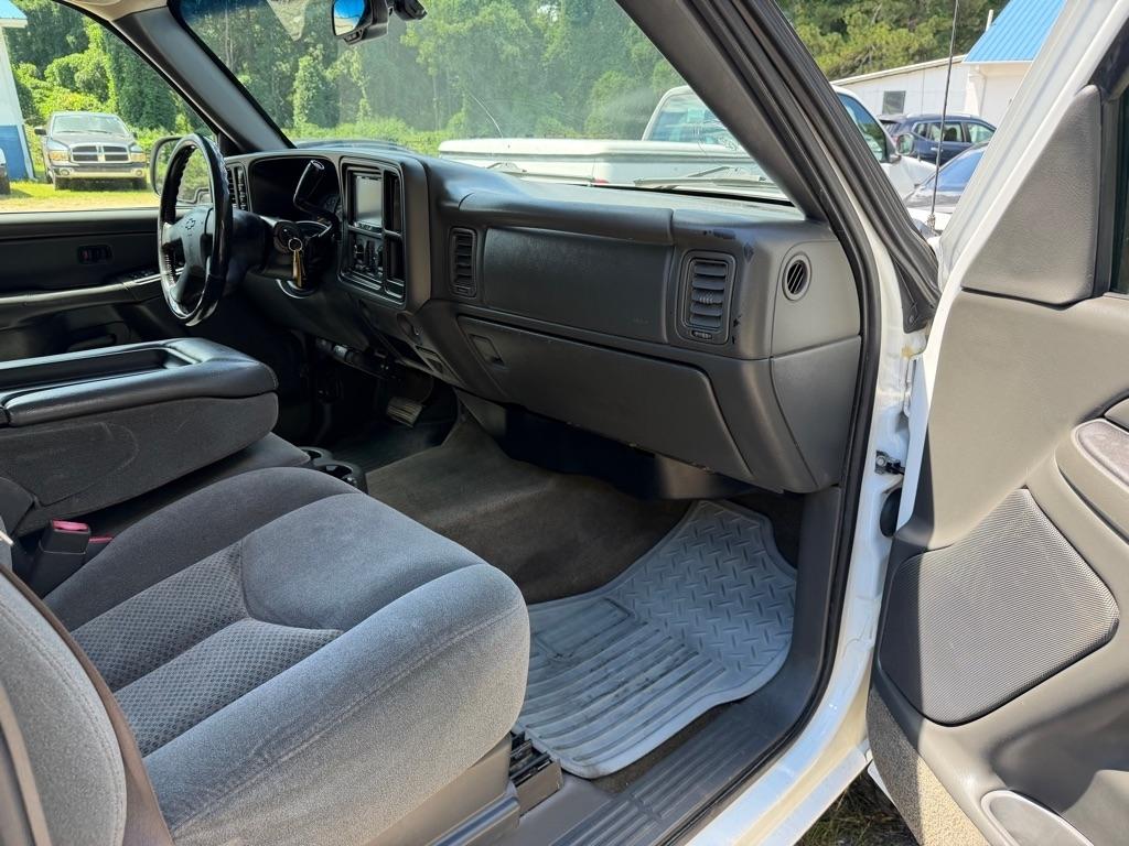 Chevrolet Silverado 2500HD Crew Cab 153" WB 4WD LS 2004