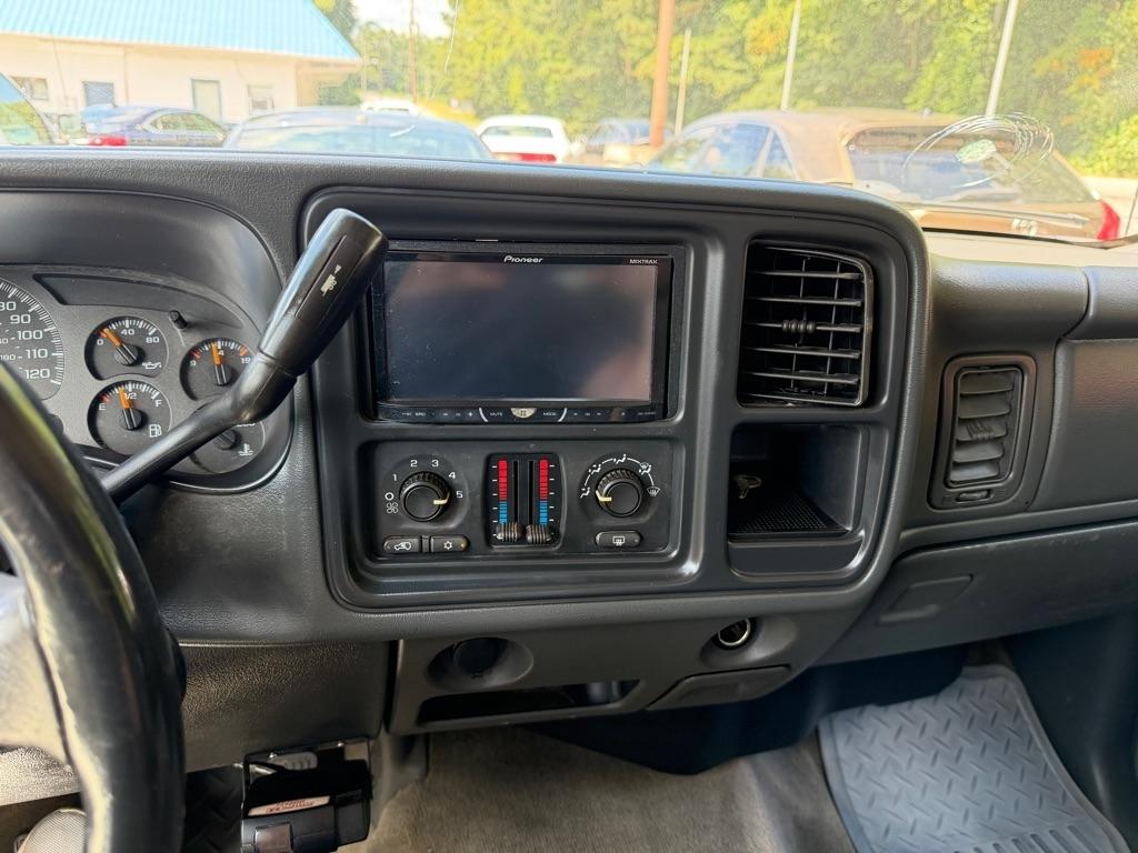 Chevrolet Silverado 2500HD Crew Cab 153" WB 4WD LS 2004