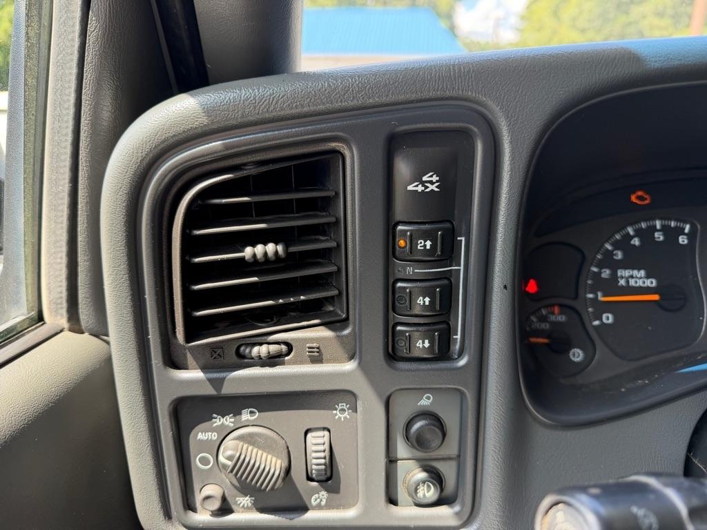 Chevrolet Silverado 2500HD Crew Cab 153" WB 4WD LS 2004