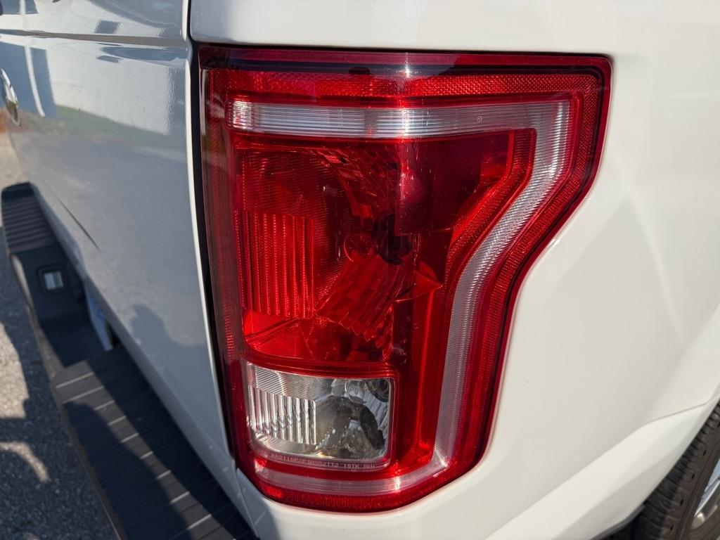 Ford F-150 2WD SuperCrew 157" Lariat 2015