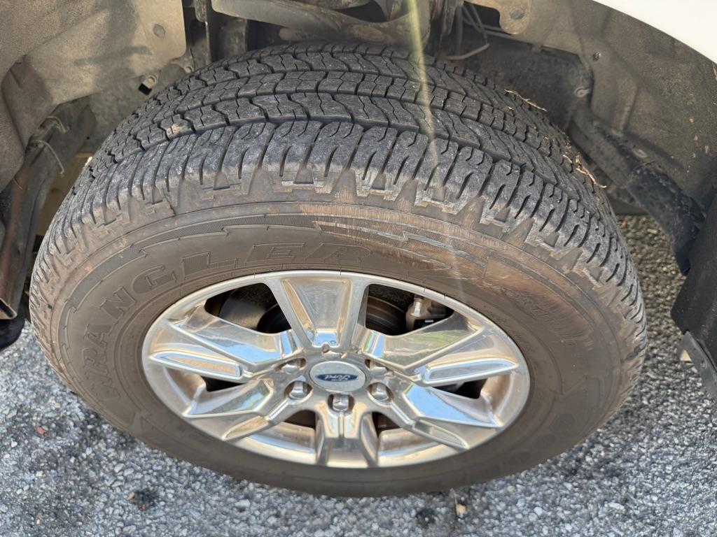 Ford F-150 2WD SuperCrew 157" Lariat 2015
