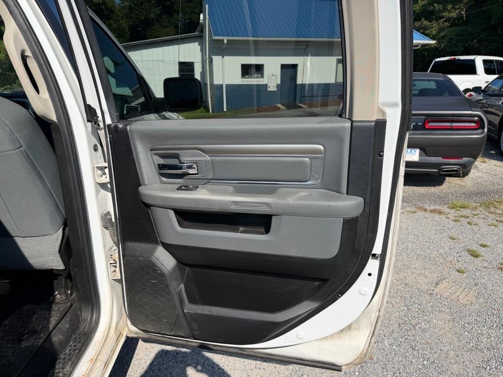 RAM 1500 Classic SLT 4x2 Crew Cab 6'4" Box 2019