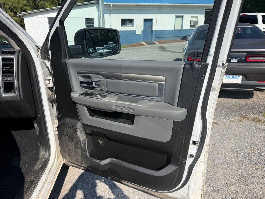 RAM 1500 Classic SLT 4x2 Crew Cab 6'4" Box 2019