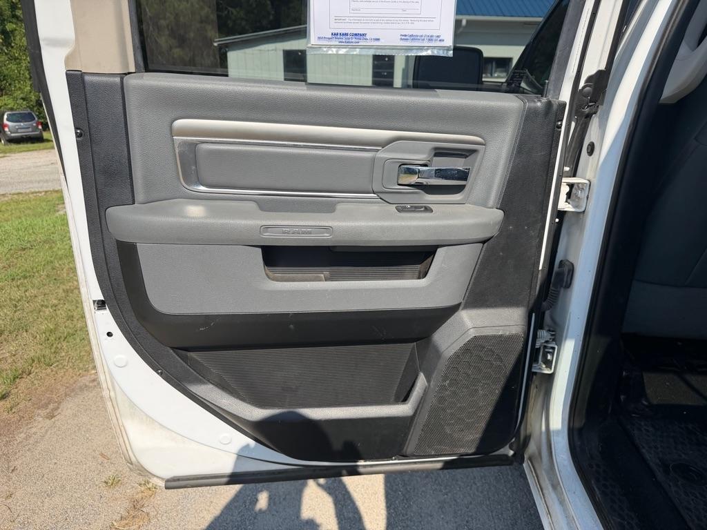 RAM 1500 Classic SLT 4x2 Crew Cab 6'4" Box 2019