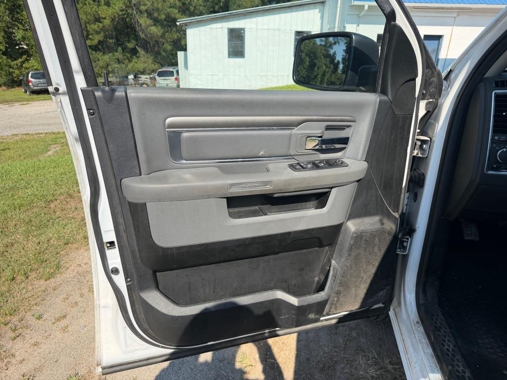 RAM 1500 Classic SLT 4x2 Crew Cab 6'4" Box 2019