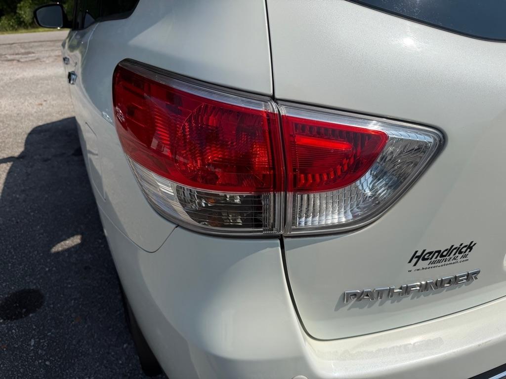 Nissan Pathfinder 4WD 4dr SV *Ltd Avail* 2015
