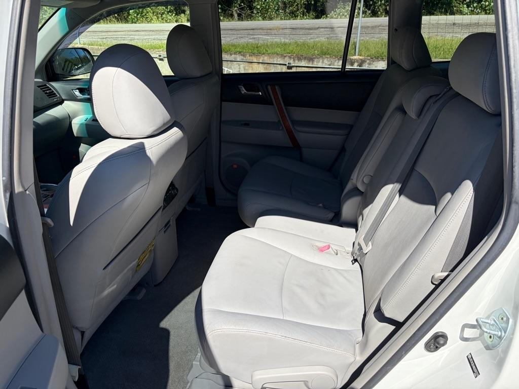 Toyota Highlander FWD 4dr V6 Limited (Natl) 2010