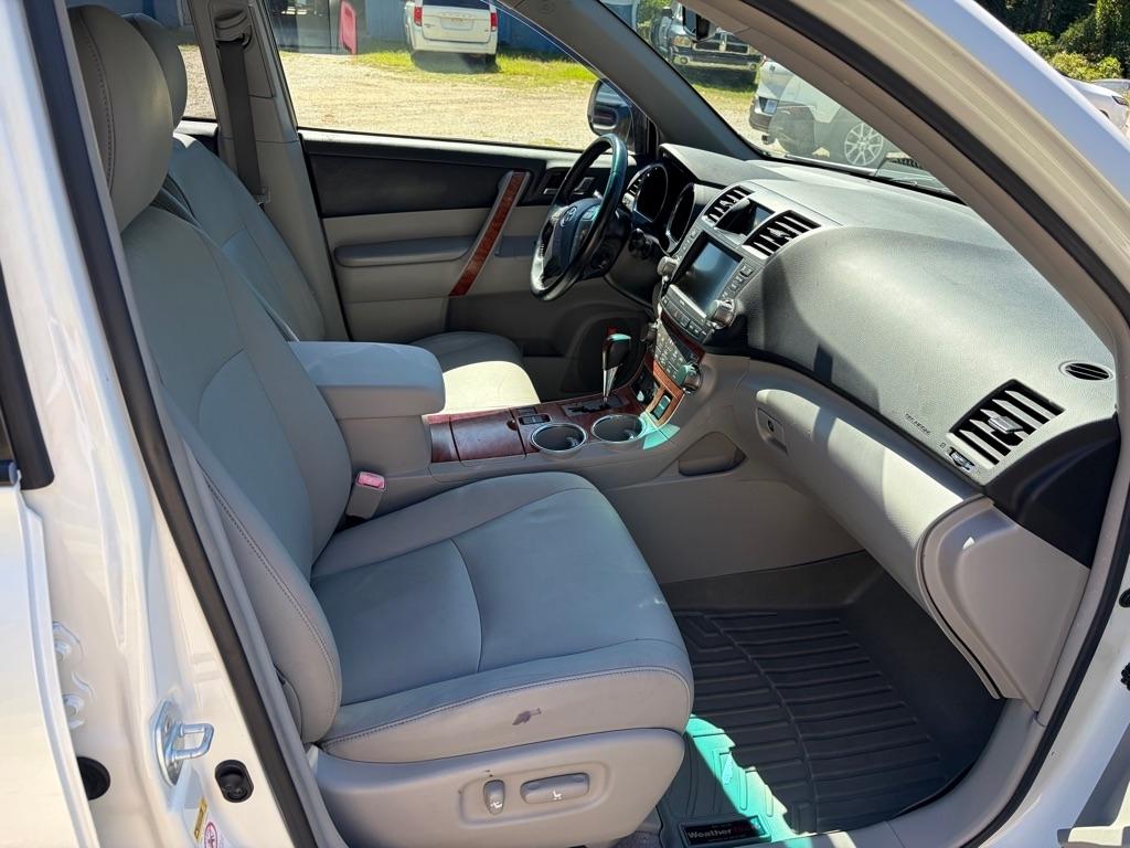 Toyota Highlander FWD 4dr V6 Limited (Natl) 2010