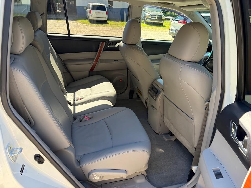 Toyota Highlander FWD 4dr V6 Limited (Natl) 2010