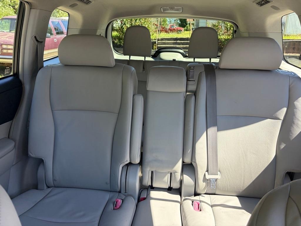 Toyota Highlander FWD 4dr V6 Limited (Natl) 2010