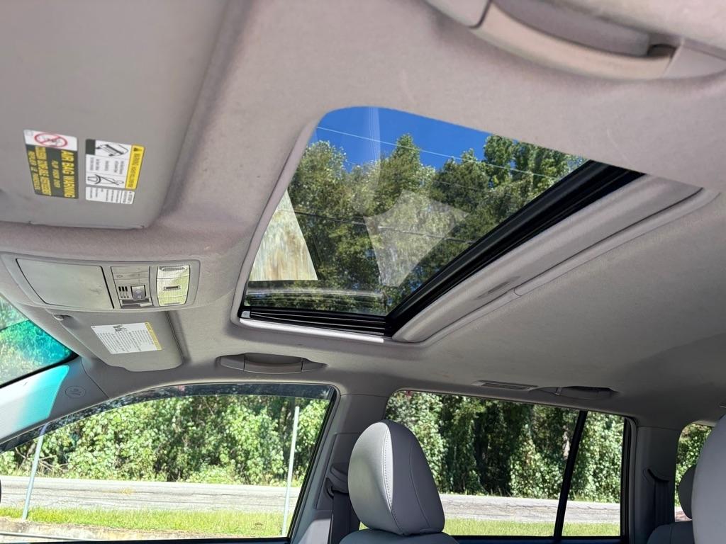 Toyota Highlander FWD 4dr V6 Limited (Natl) 2010