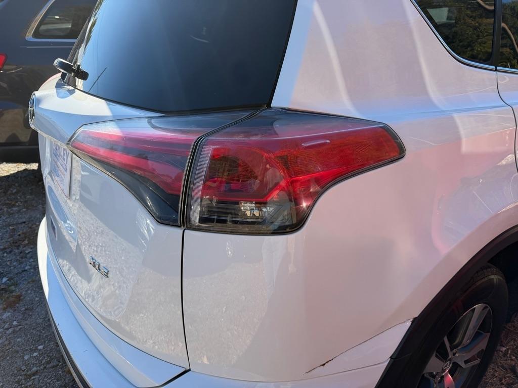 Toyota RAV4 Adventure FWD (Natl) 2018