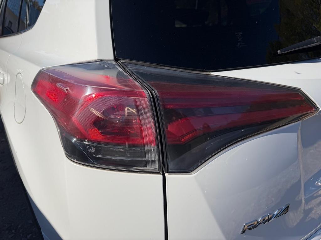 Toyota RAV4 Adventure FWD (Natl) 2018
