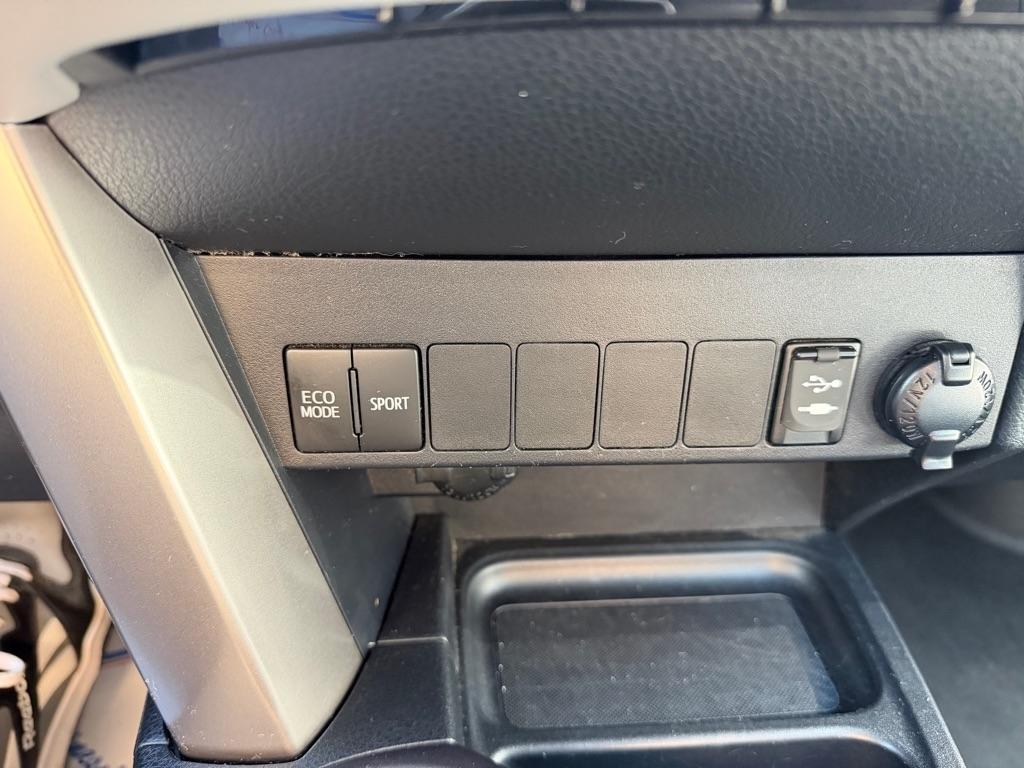 Toyota RAV4 Adventure FWD (Natl) 2018