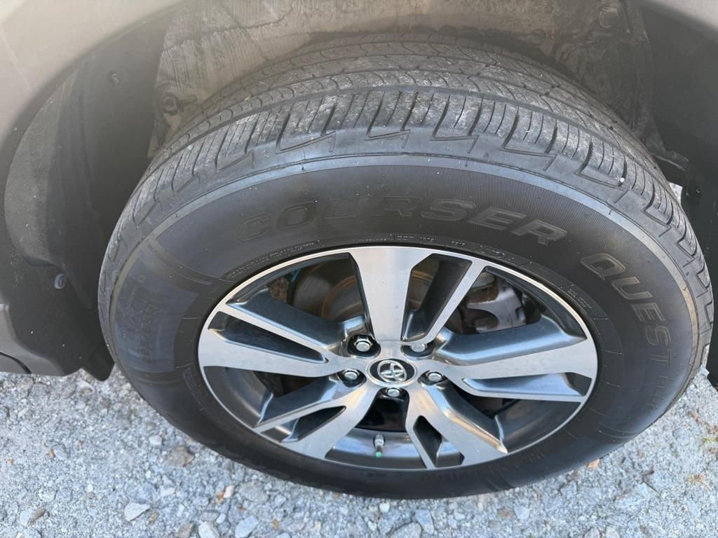 Toyota RAV4 Adventure FWD (Natl) 2018
