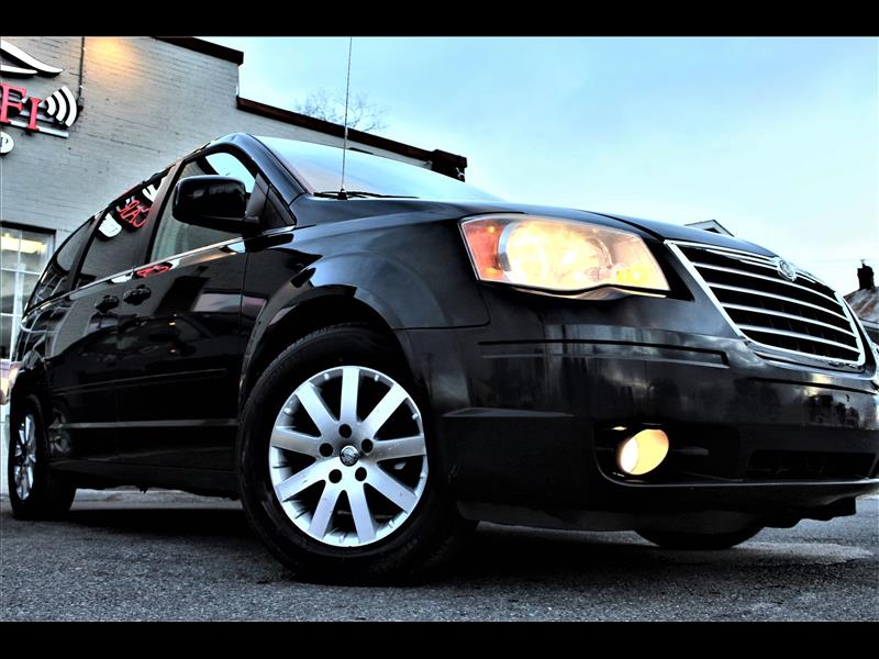 2008 chrysler town & country touring minivan 4d