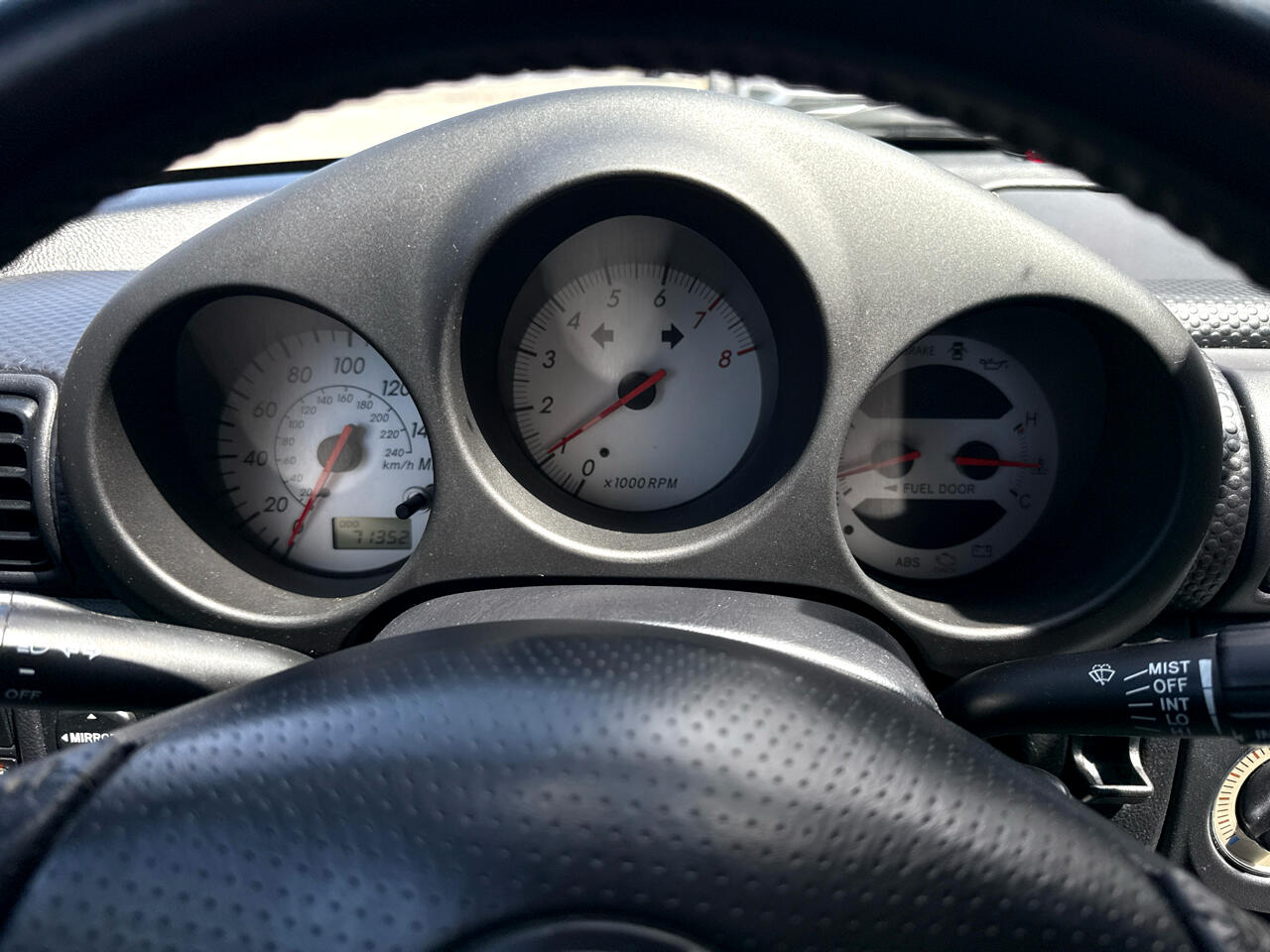 2004 Toyota MR2 Spyder photo 11