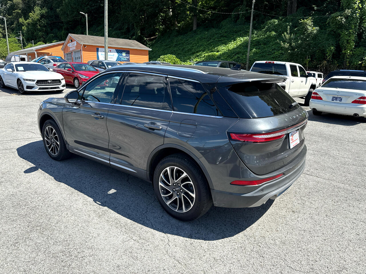 2020 Lincoln Corsair Standard photo 2