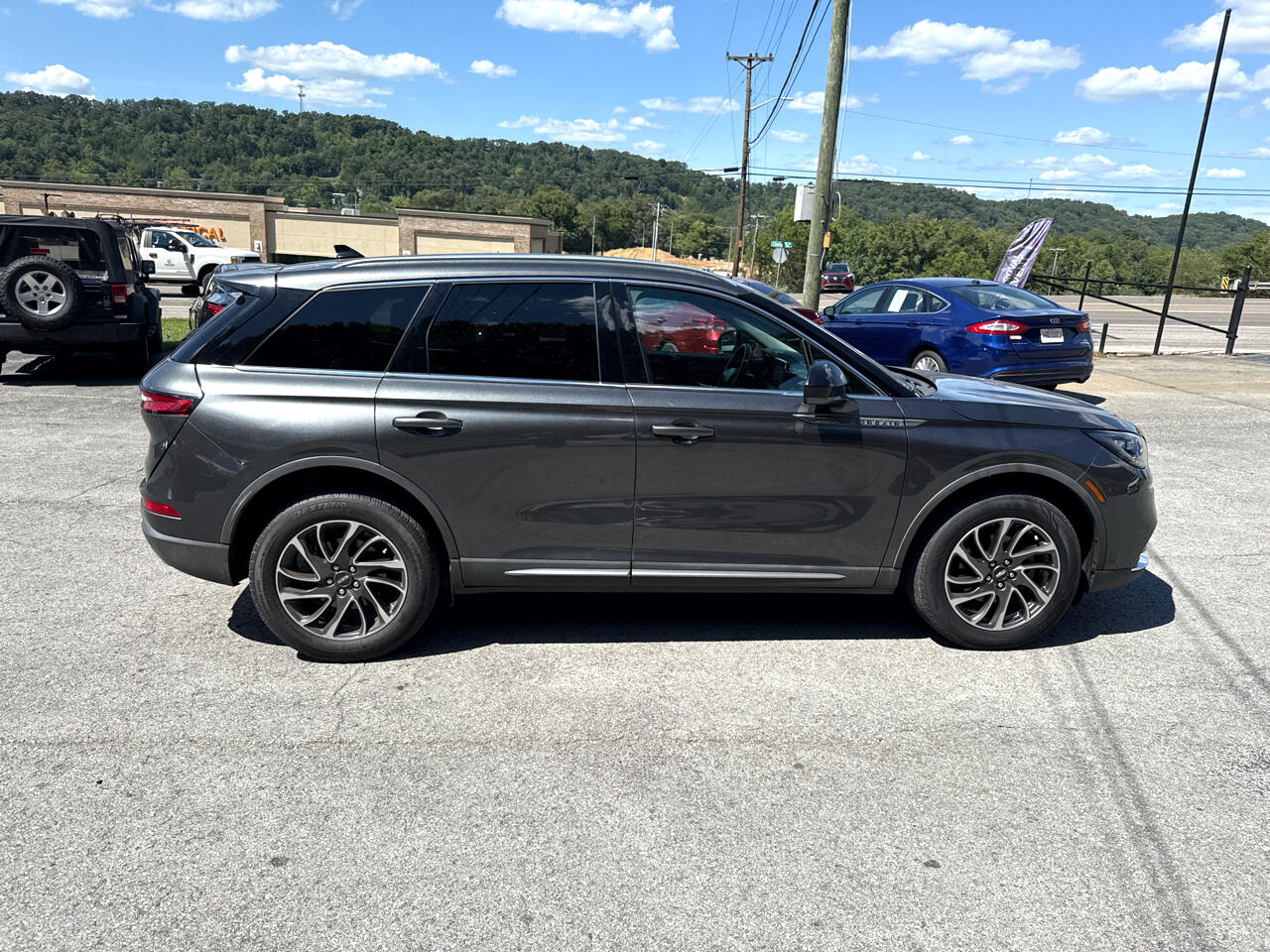 2020 Lincoln Corsair Standard photo 5