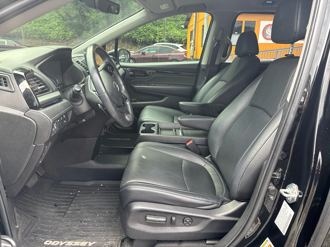 2022 Honda Odyssey Touring photo 2
