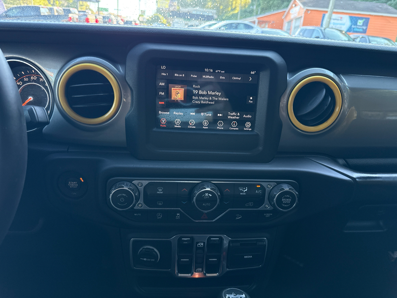 2019 Jeep Wrangler Unlimited Sahara photo 4