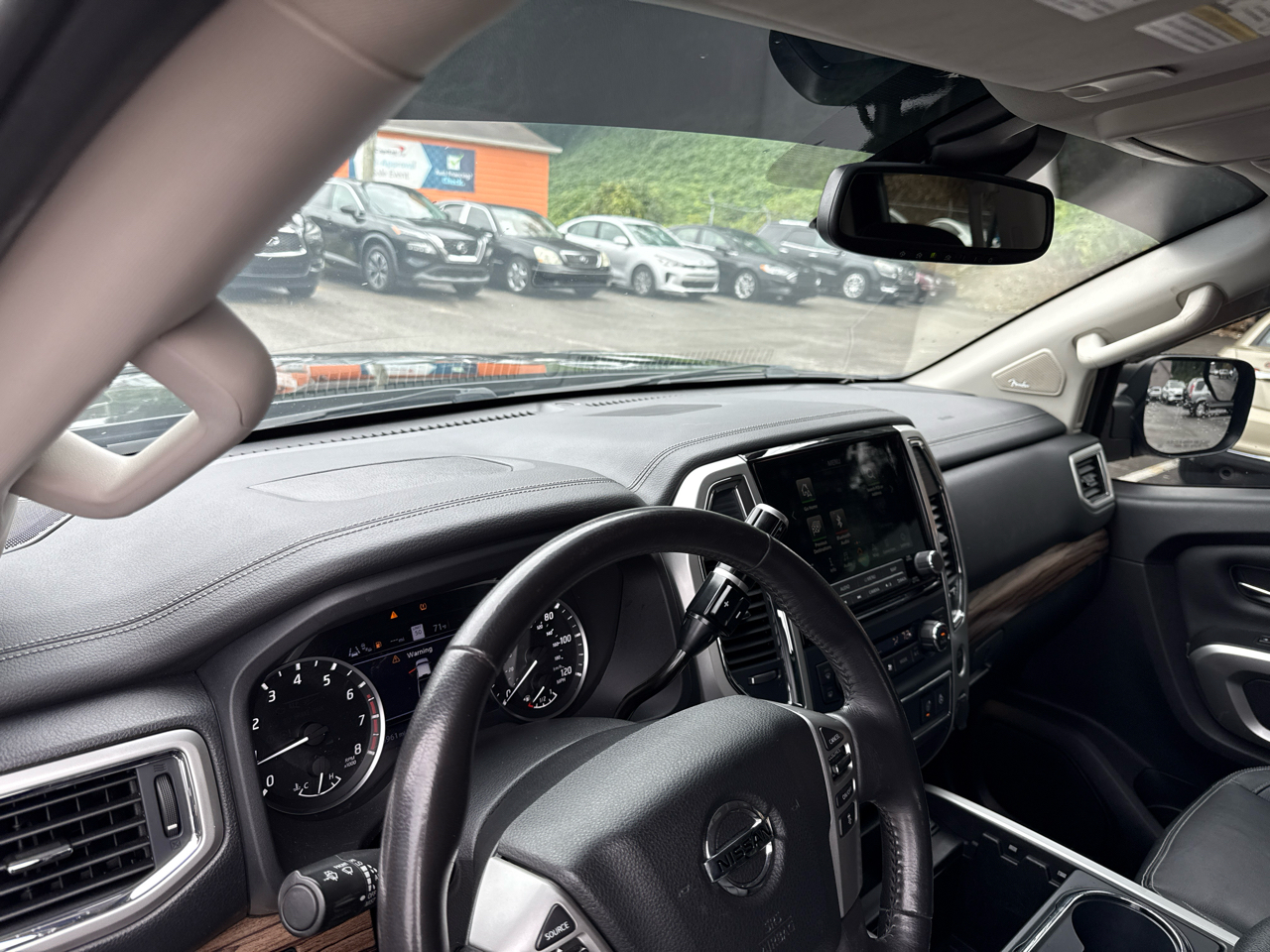 2021 Nissan Titan SL Crew Cab photo 3