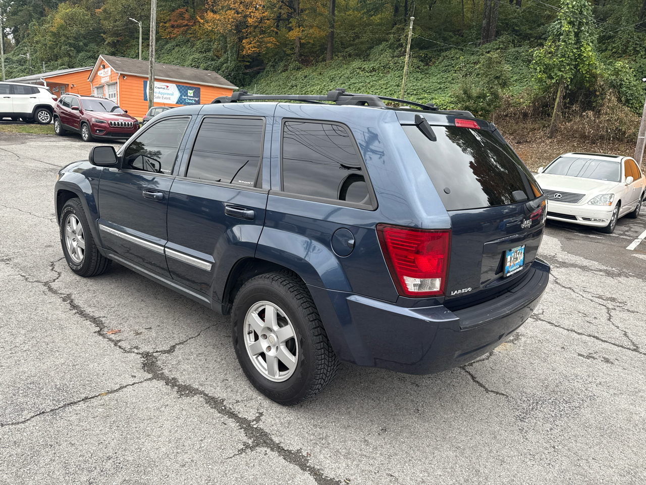 Jeep Grand Cherokee Laredo 2WD 2010 Jeep Grand Cherokee Laredo 2WD 2010