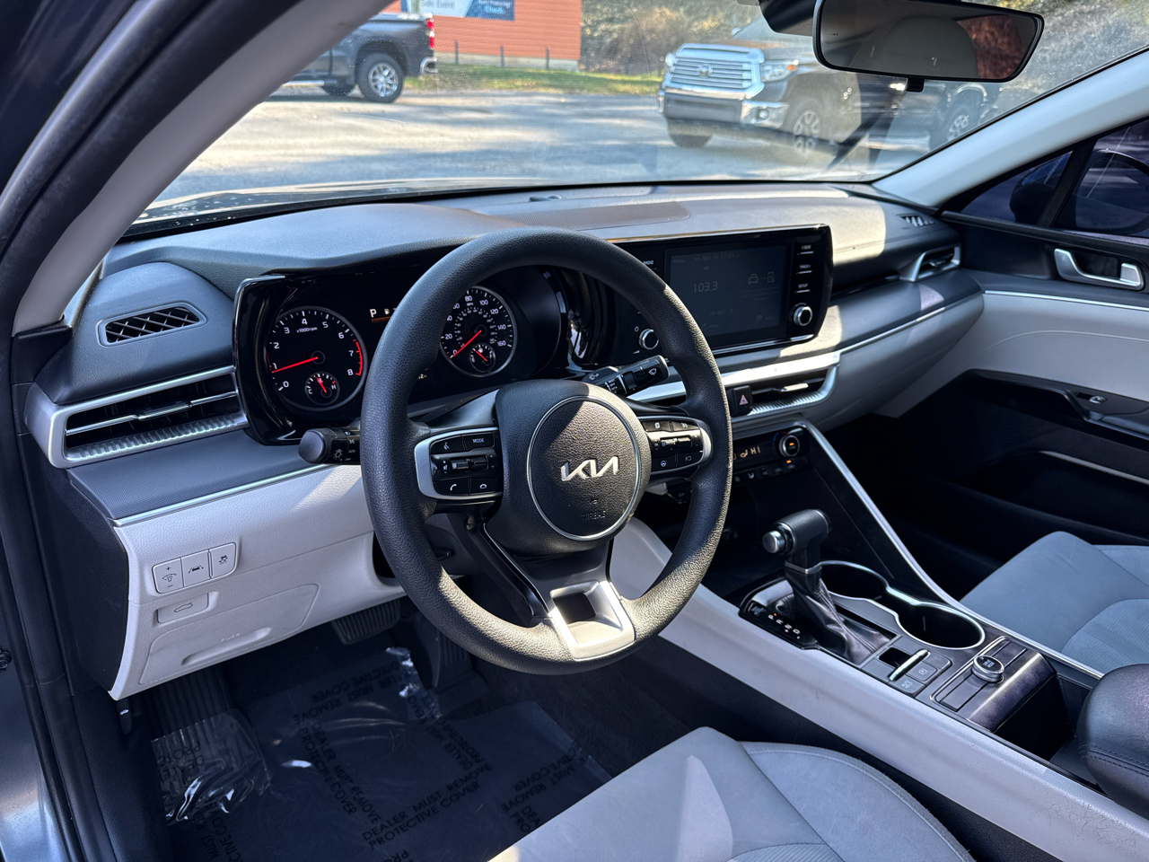 2022 Kia K5 LXS photo 2