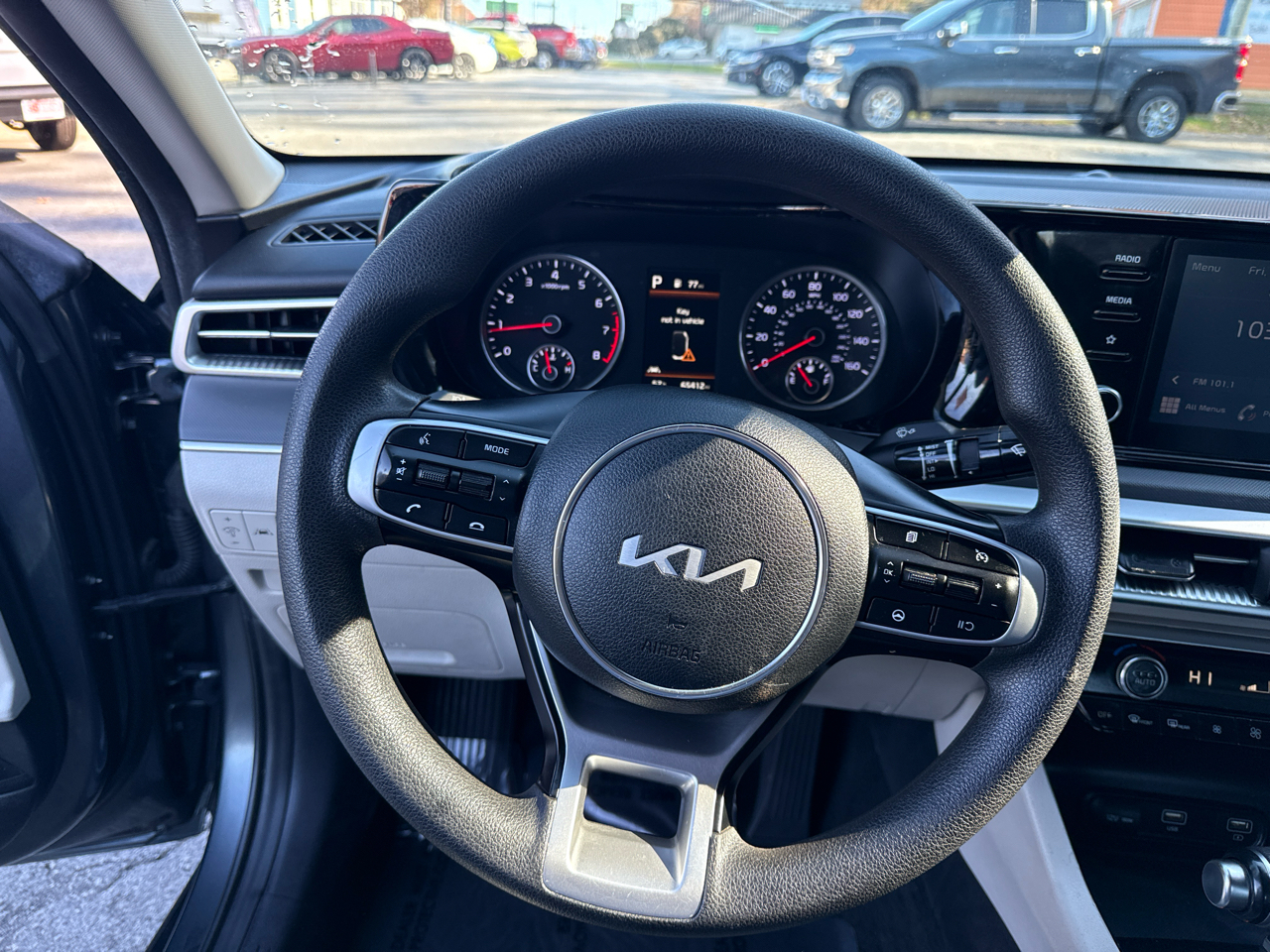 2022 Kia K5 LXS photo 3