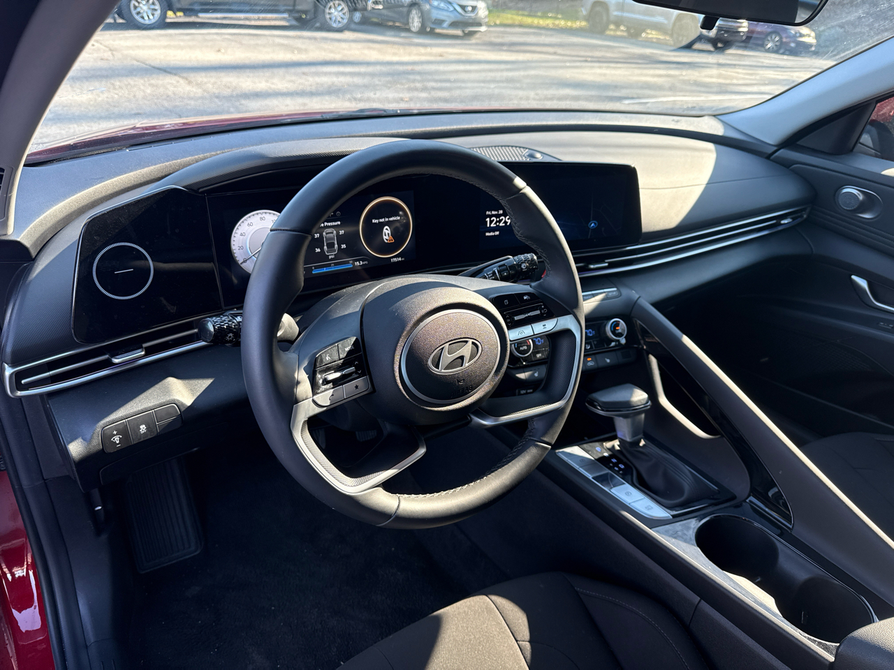 2025 Hyundai Elantra SEL Convenience photo 2