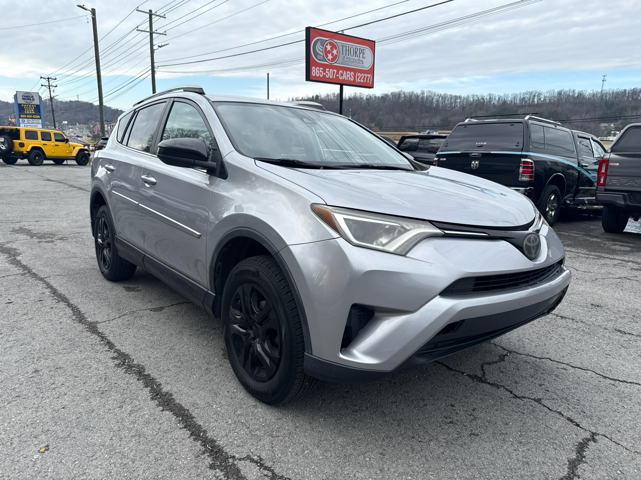 2017 Toyota RAV4 LE's photo
