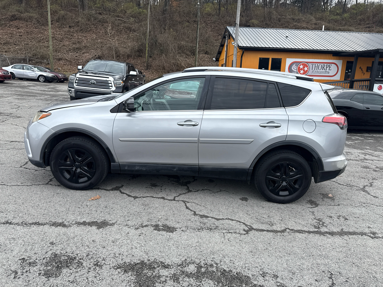 Toyota RAV4 LE FWD 2017