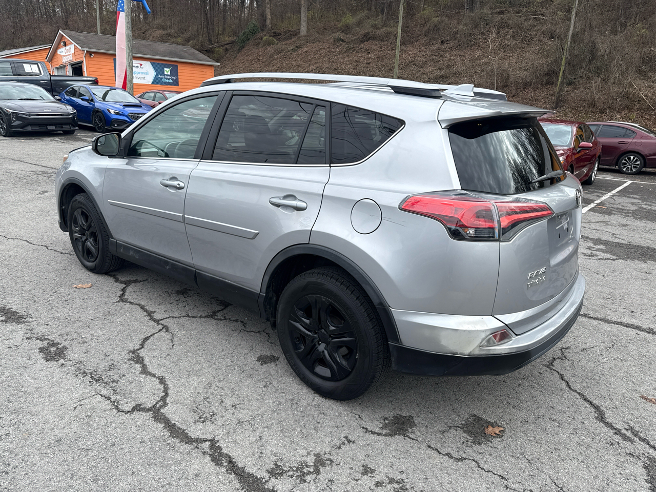 Toyota RAV4 LE FWD 2017