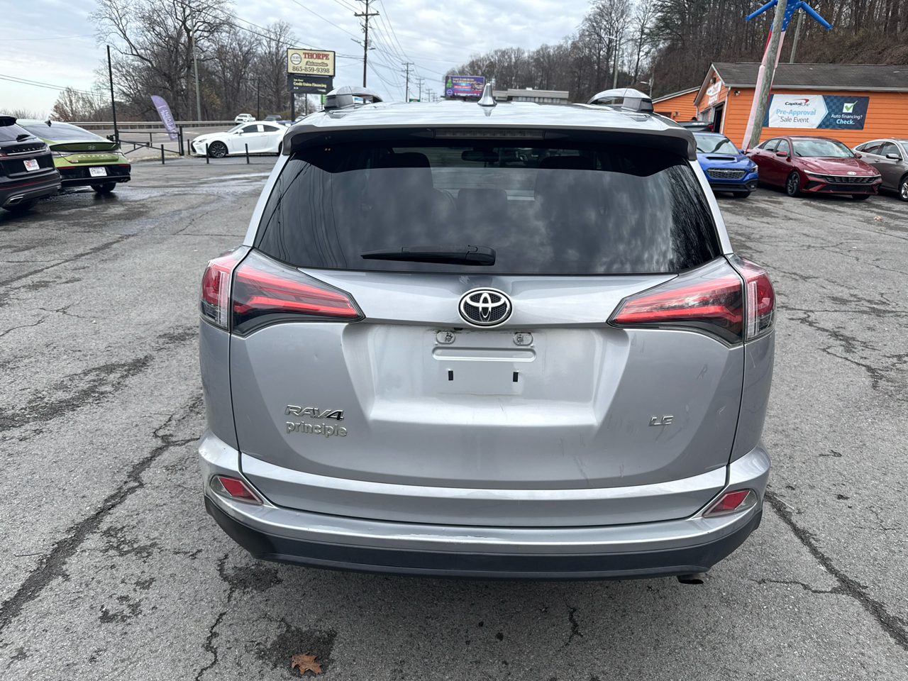 2017 Toyota RAV4 LE photo 3